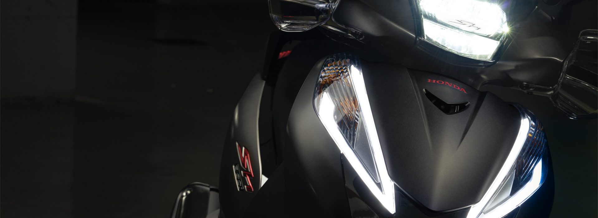 2018 SH300i Mat Ruthenium Silver Metallic